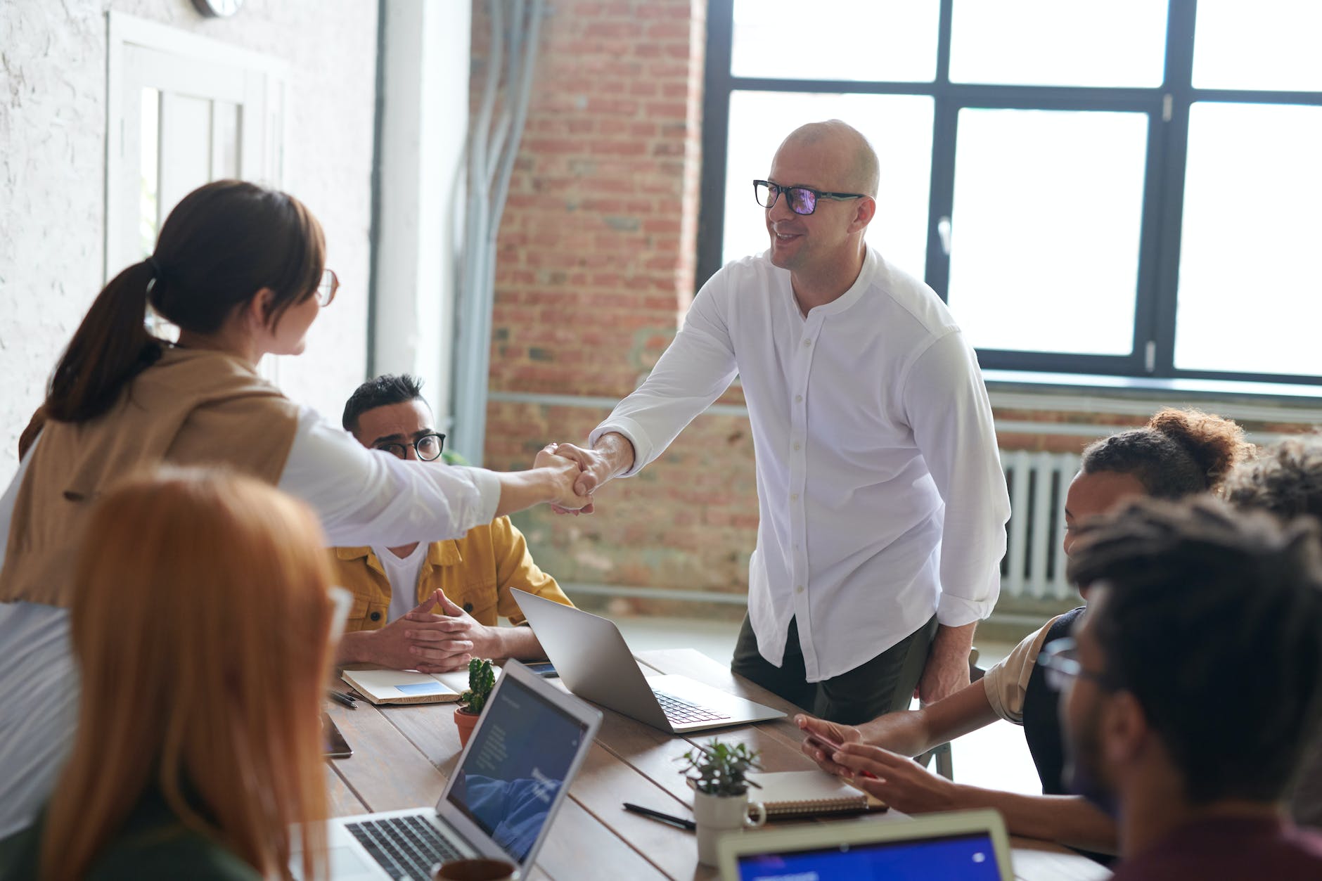 man wearing white dress shirt, collaboration with 3rd party software tools in accounts required to invest in the share market.